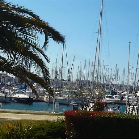 Bel Avec Terrasse Pour 4 Personnes, Proche A Port Camargue *